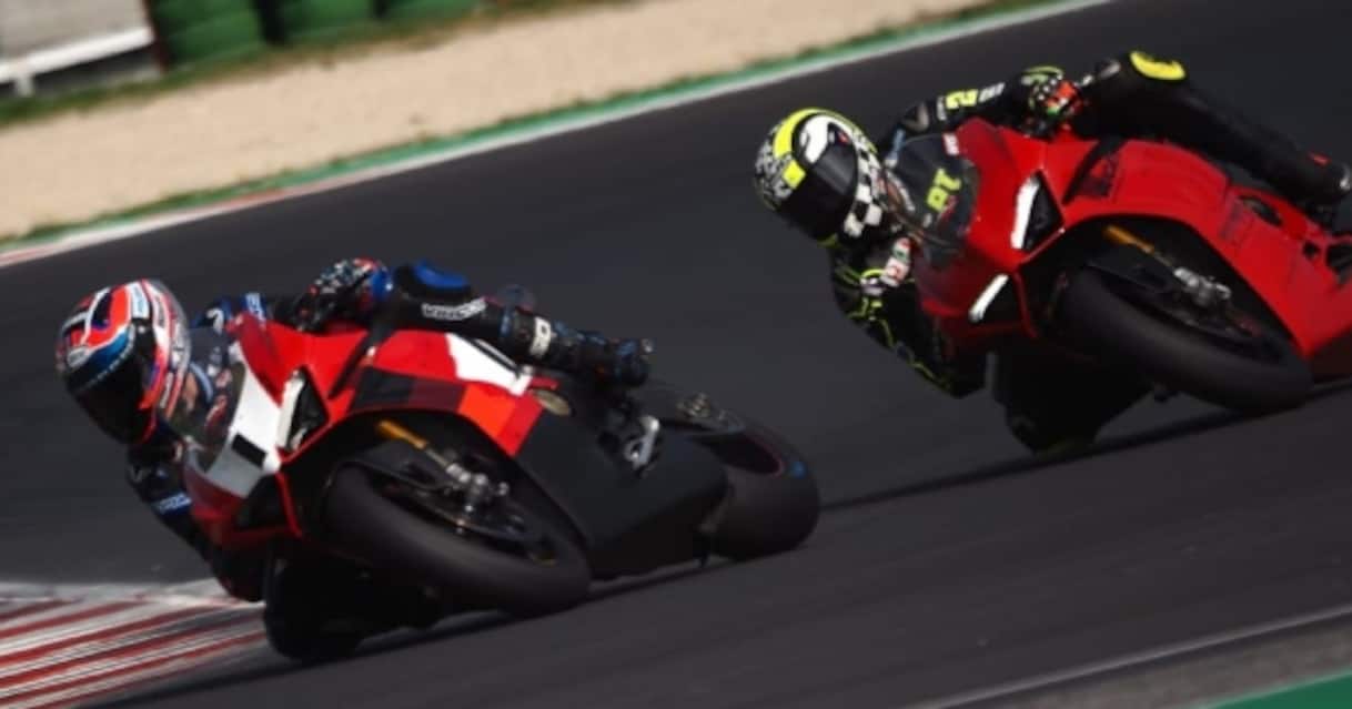 Andrea Iannone a Misano in sella a Ducati: c'è anche Elodie | Sky Sport