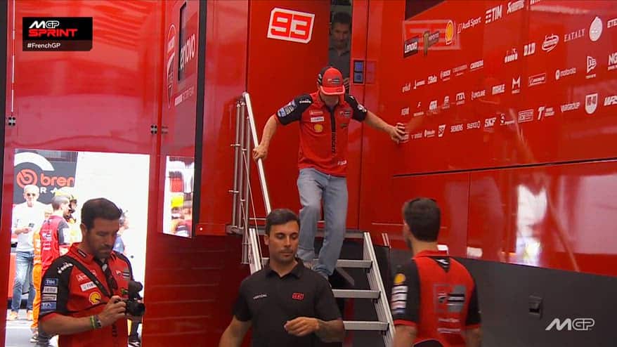 Marquez zoppicante dopo la caduta, va al centro medico