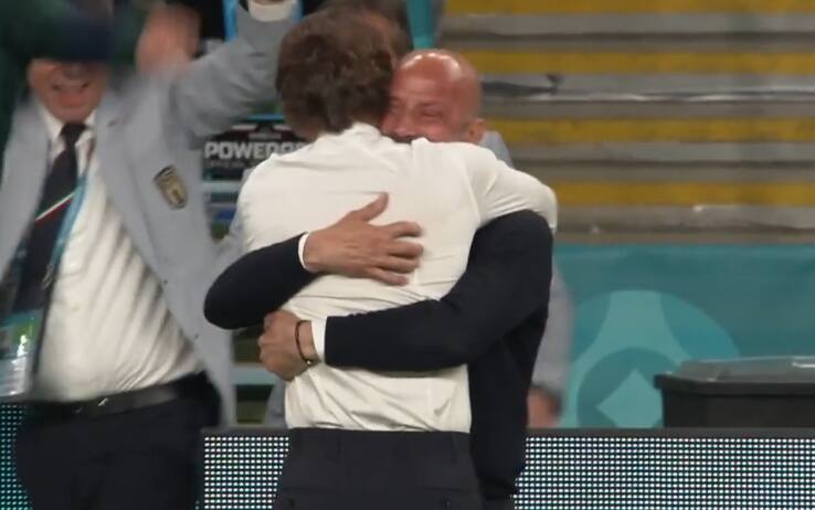 Vialli, l'abbraccio con Mancini