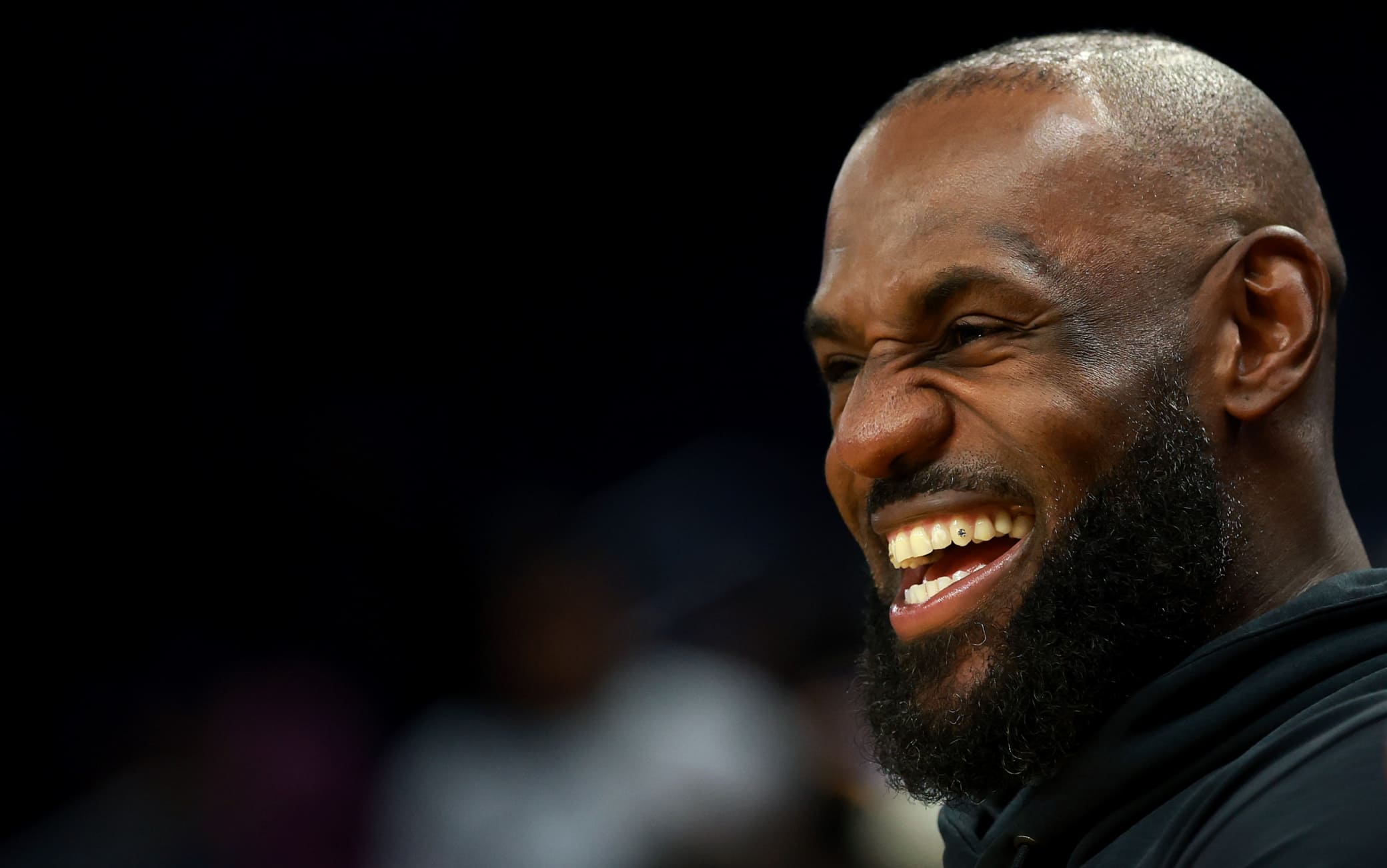 NBA, LeBron e la card da rookie che vale milioni: "Ne ho due in cassaforte, non si sa mai"