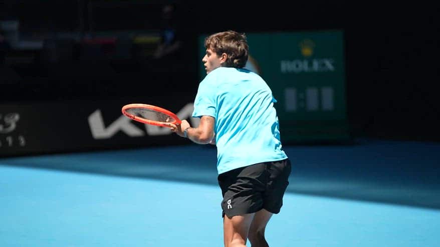 Cobolli debutta domenica: l'allenamento agli Australian Open