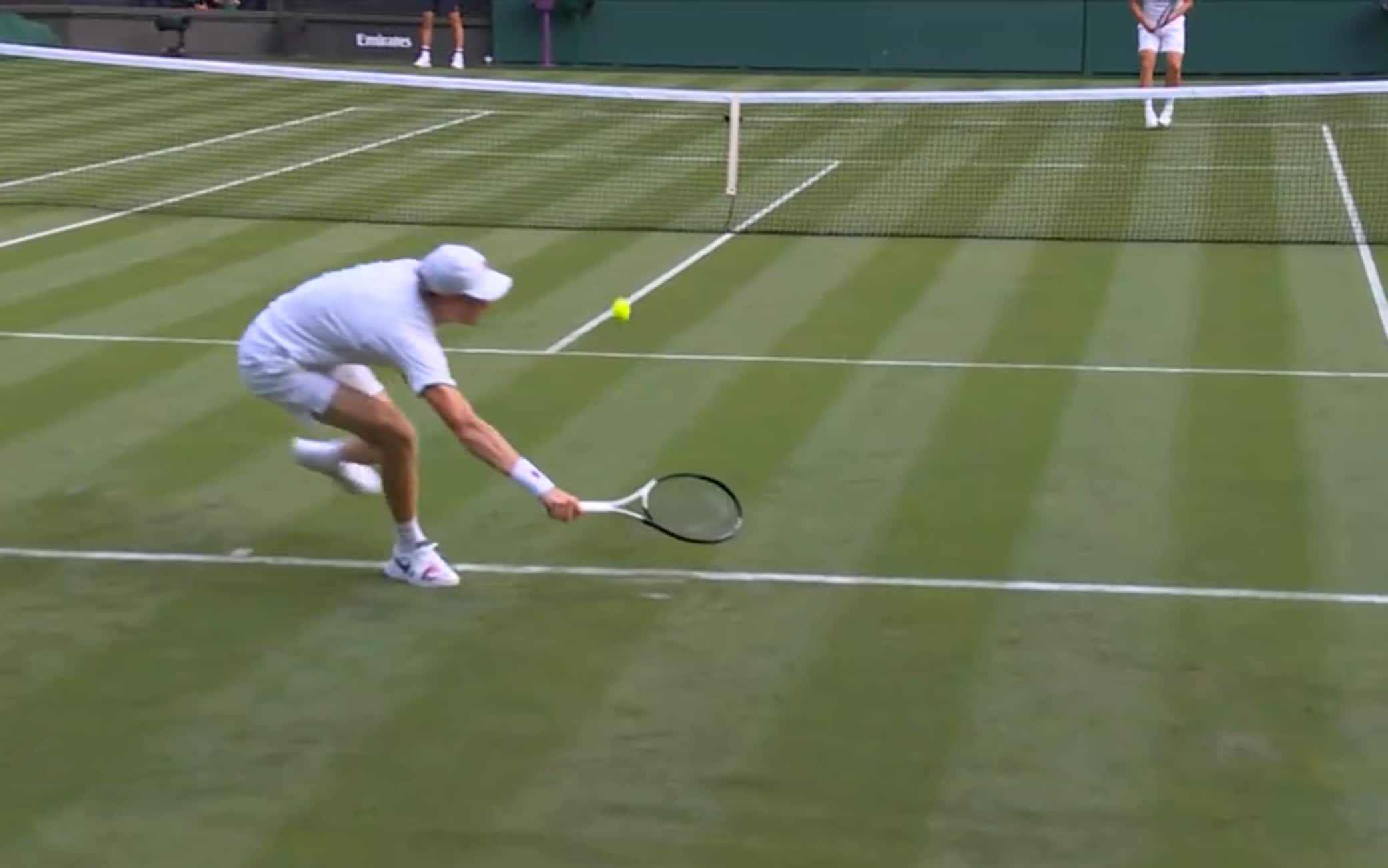 Sinner, numero contro Kecmanovic: dritto vincente in controbalzo a Wimbledon! VIDEO