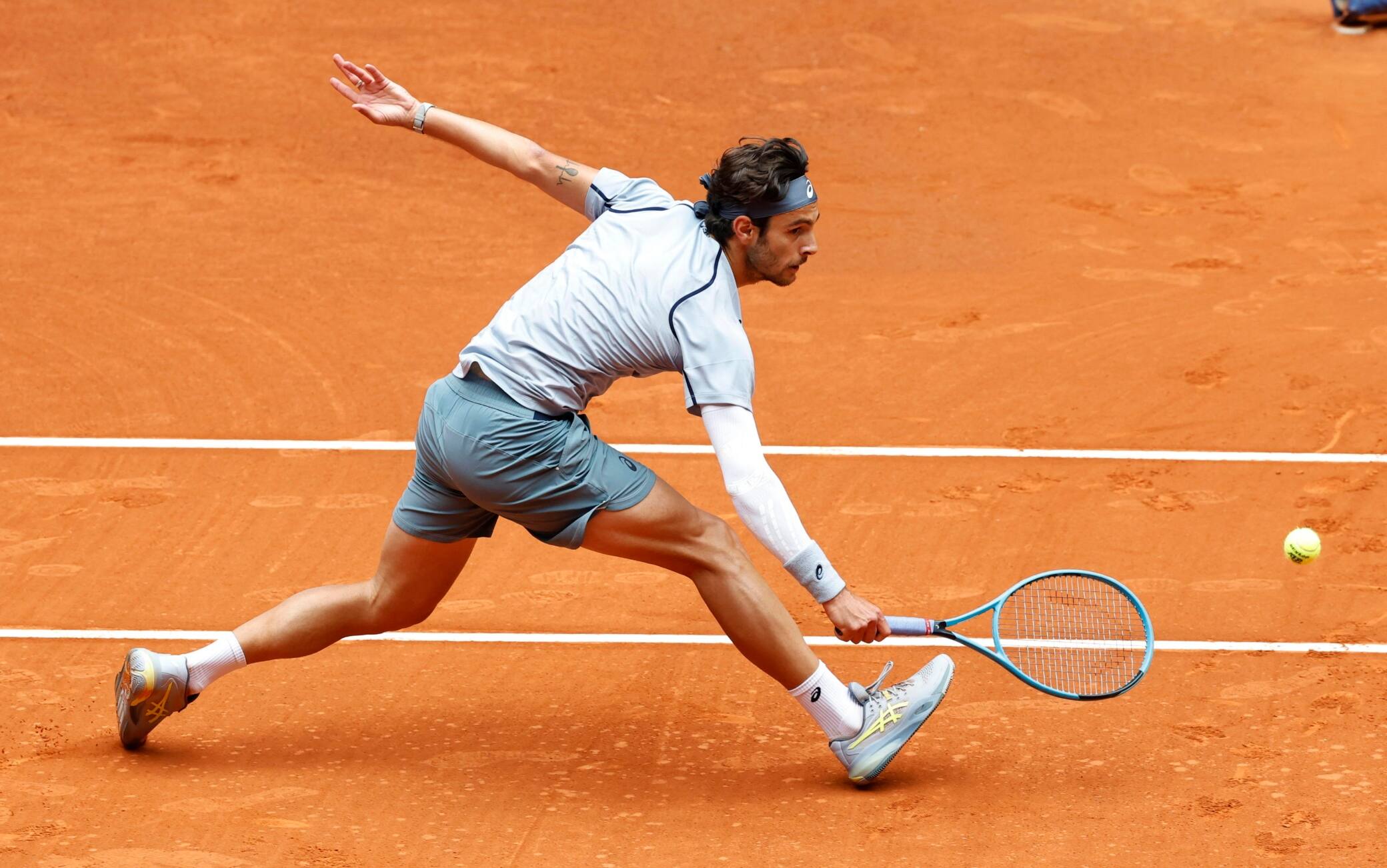 Musetti incanta Madrid: palla corta e lob per il tie-break. VIDEO