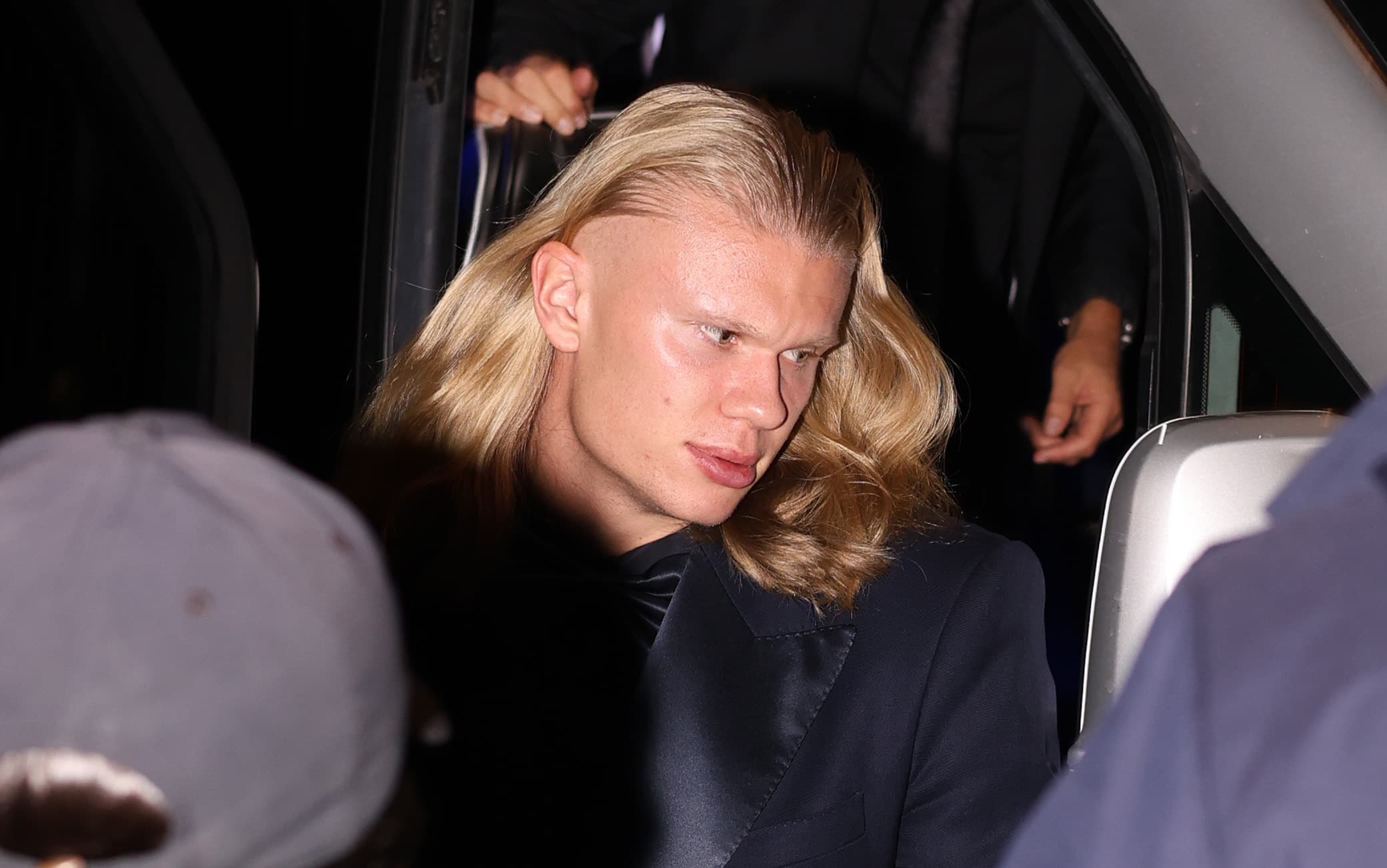 Erling Haaland in Sicilia alla sfilata di Dolce e Gabbana a Taormina: il video