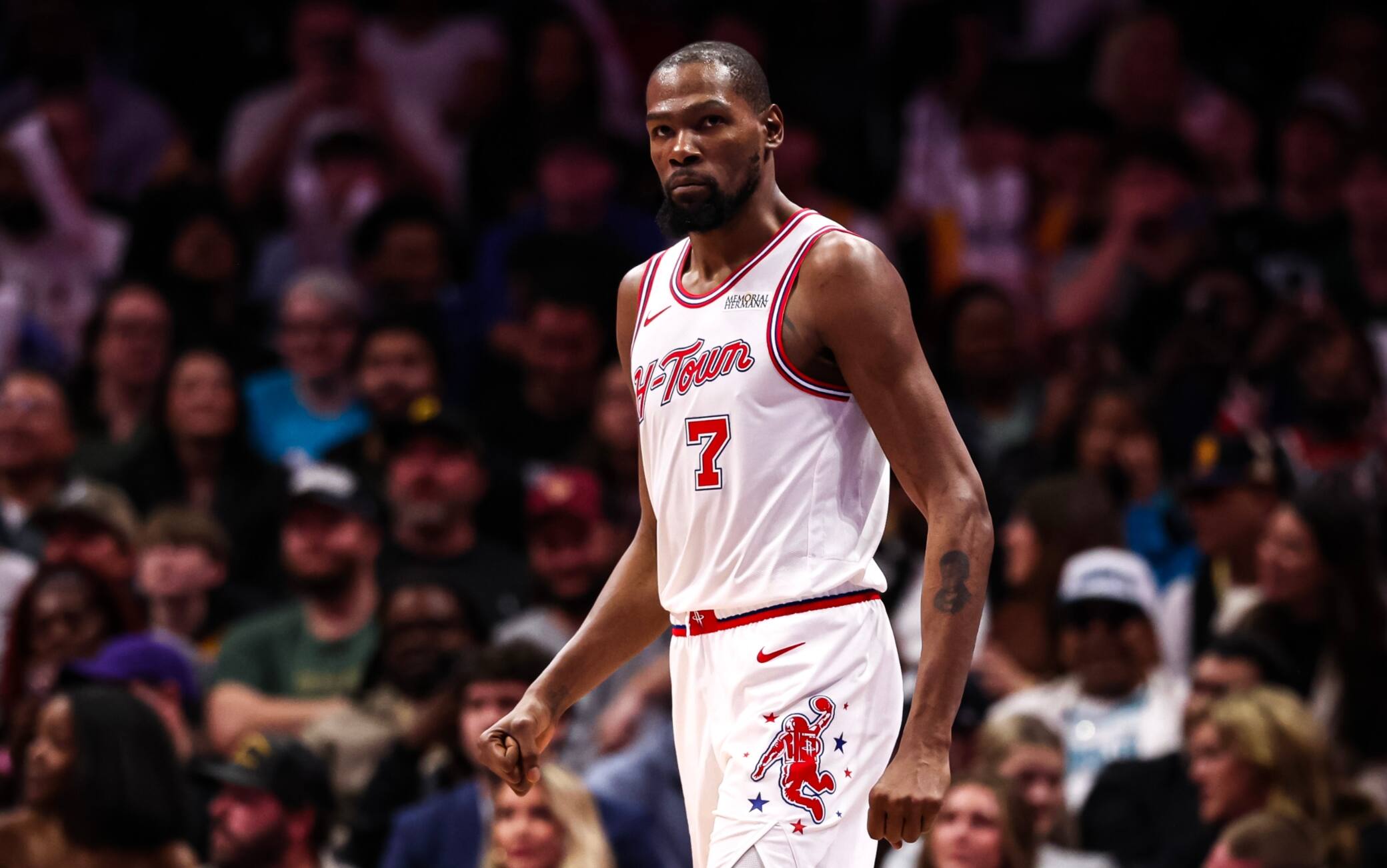 NBA, Kevin Durant "vintage": 35 punti contro Charlotte dopo le voci sugli account