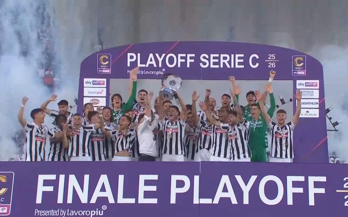 https://sport.sky.it/assets/images/02dde58fd8d573b4107f017dbf71eb99346358bd/skysport/it/calcio/serie-c/video/2026/06/07/ascoli-playoff-serie-c-premiazione-video-1103799/PLAYOFF_SERIE_C_3.jpg?im=Resize,width=1218