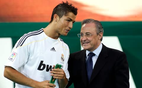 MADRID - STADIO SANTIAGO BERNABEU - PRESENTAZIONE DI CRISTIANO RONALDO AL REAL MADRID - CRISTIANO RONALDO CON FLORENTINO PEREZ