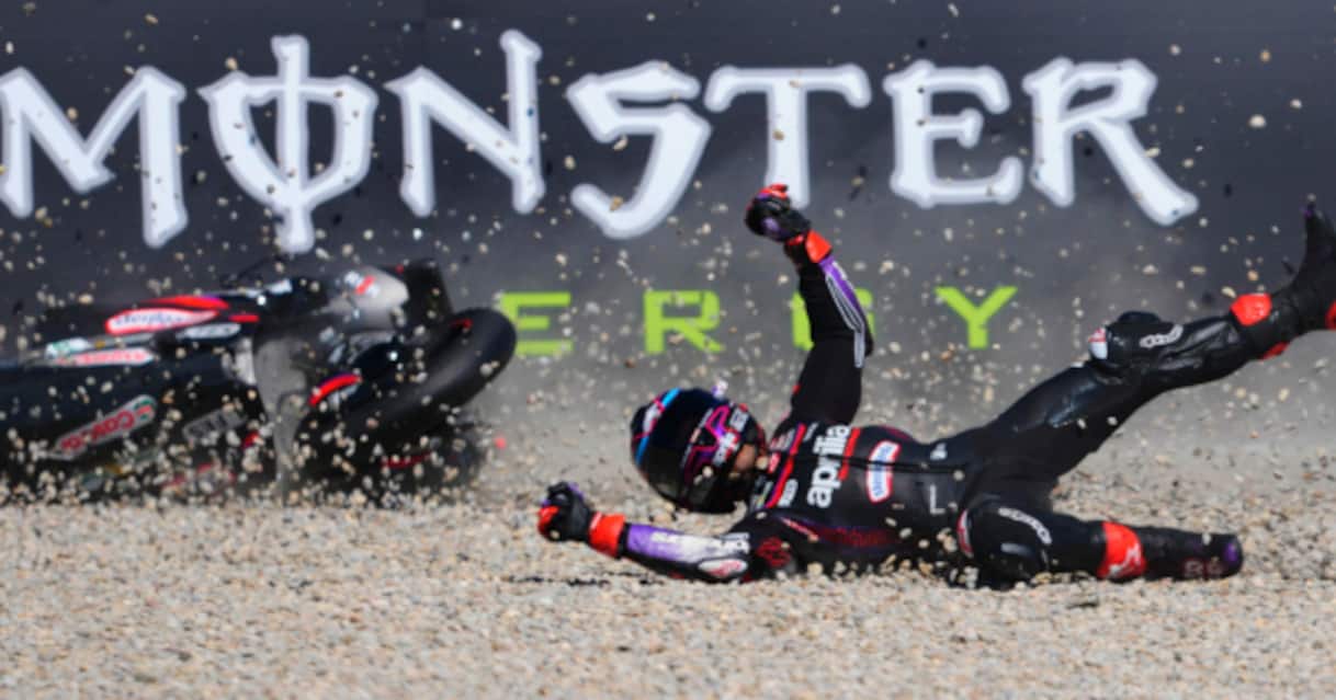 Martin, la caduta nella Sprint Race del GP Barcellona. Video | Sky Sport