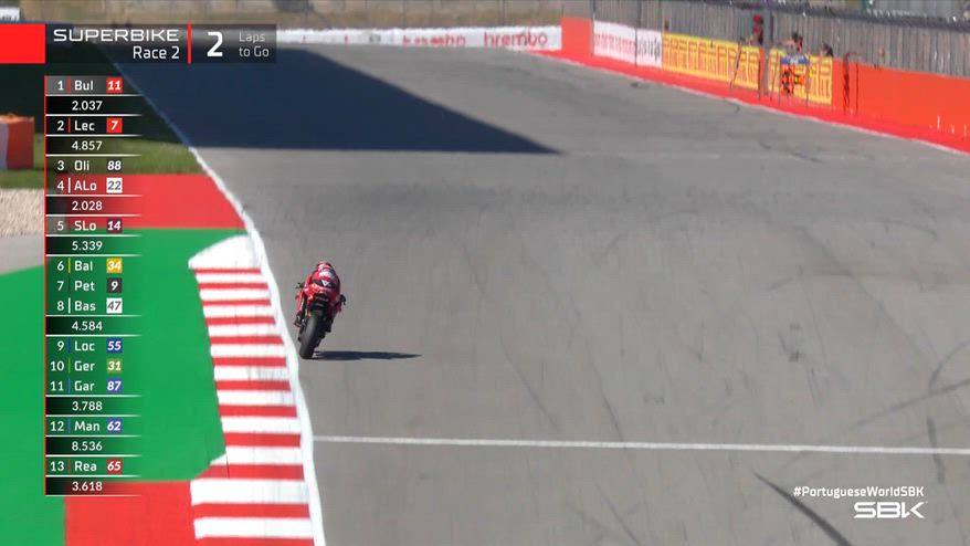 Sbk, Bulega vince anche gara 2: l'ultimo giro a Portimao