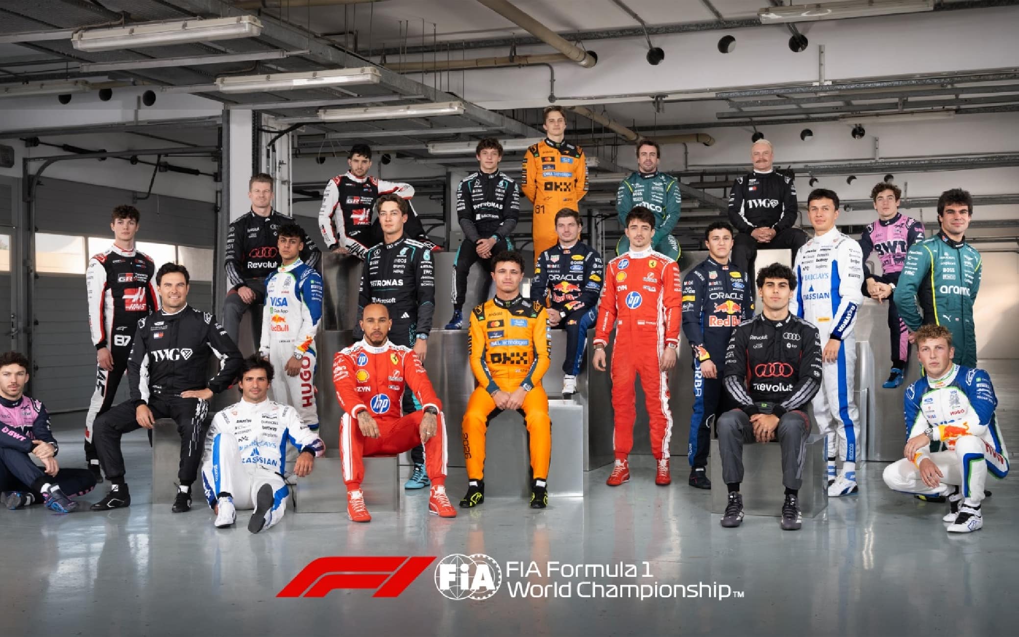Piloti di Formula 1 in posa: la FOTO di gruppo verso il Mondiale 2026