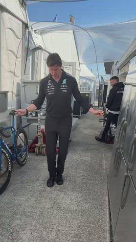 Mercedes, Toto Wolff che salta la corda è uno spettacolo