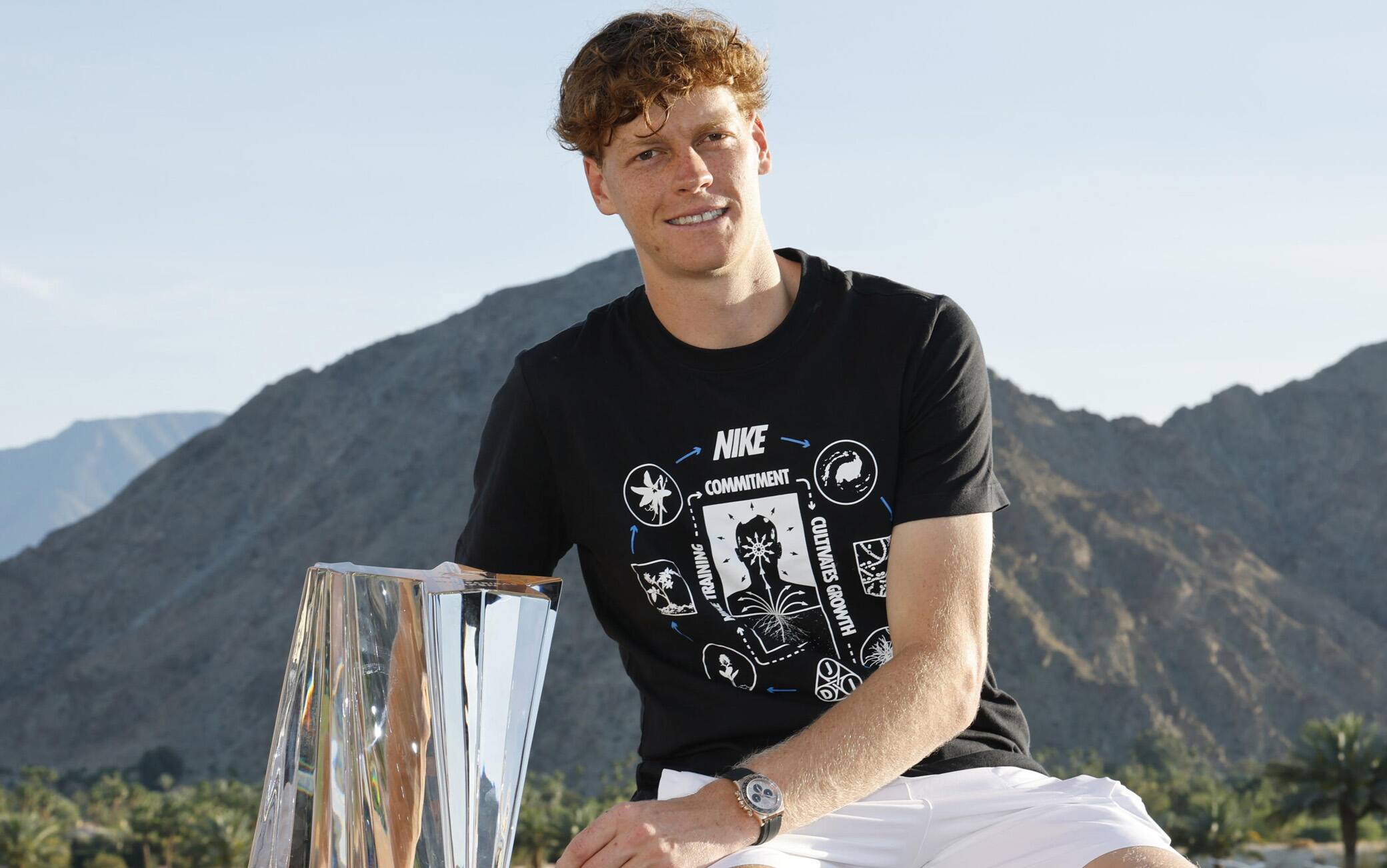 Sinner, le FOTO con il trofeo vinto a Indian Wells