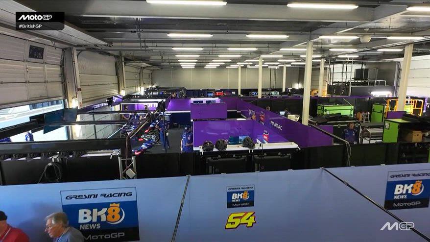 Silverstone, come si vedono dall'alto i box della MotoGP