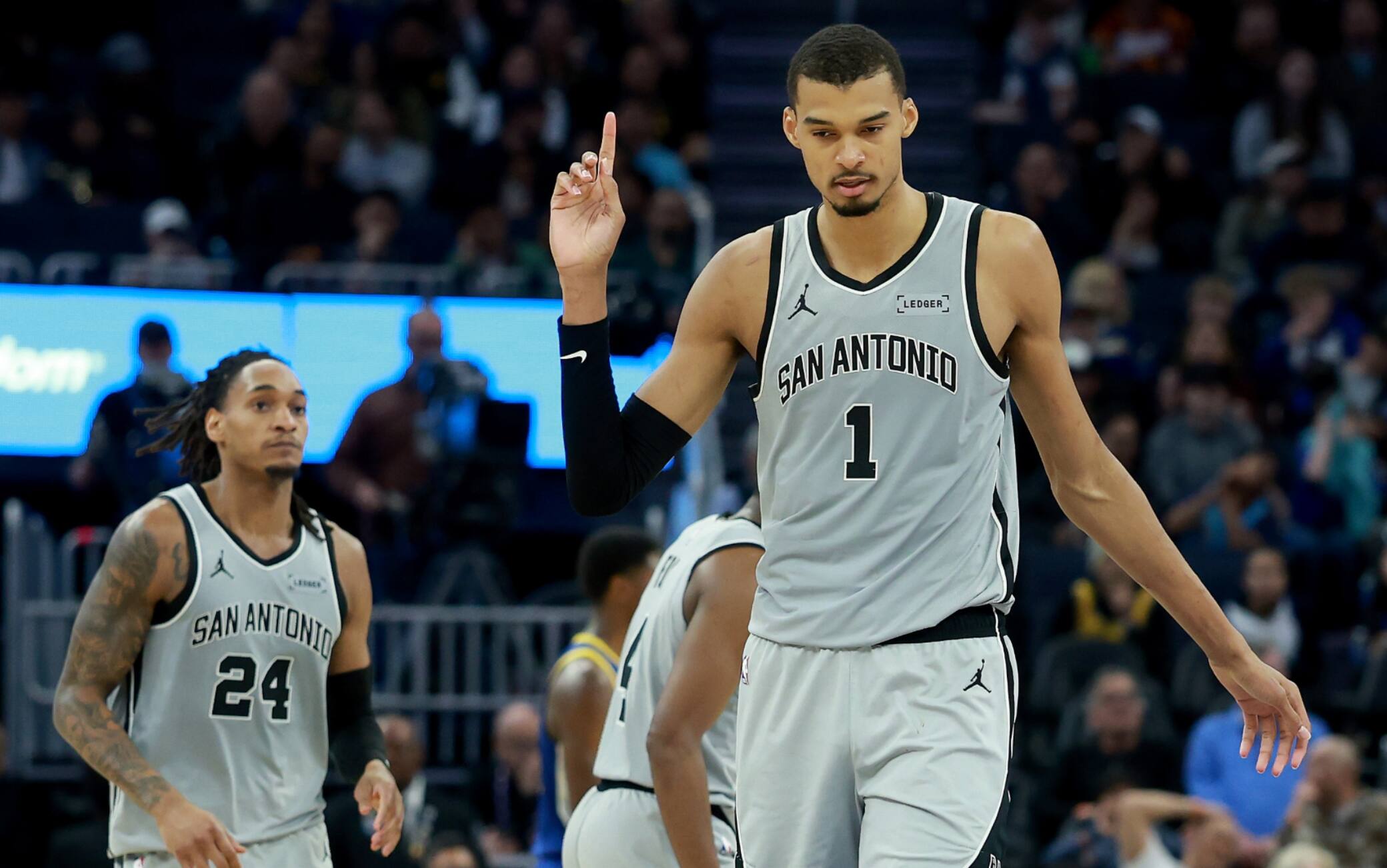 NBA, Wemby non si ferma: 41 punti e 18 rimbalzi in 29 minuti contro gli Warriors 
