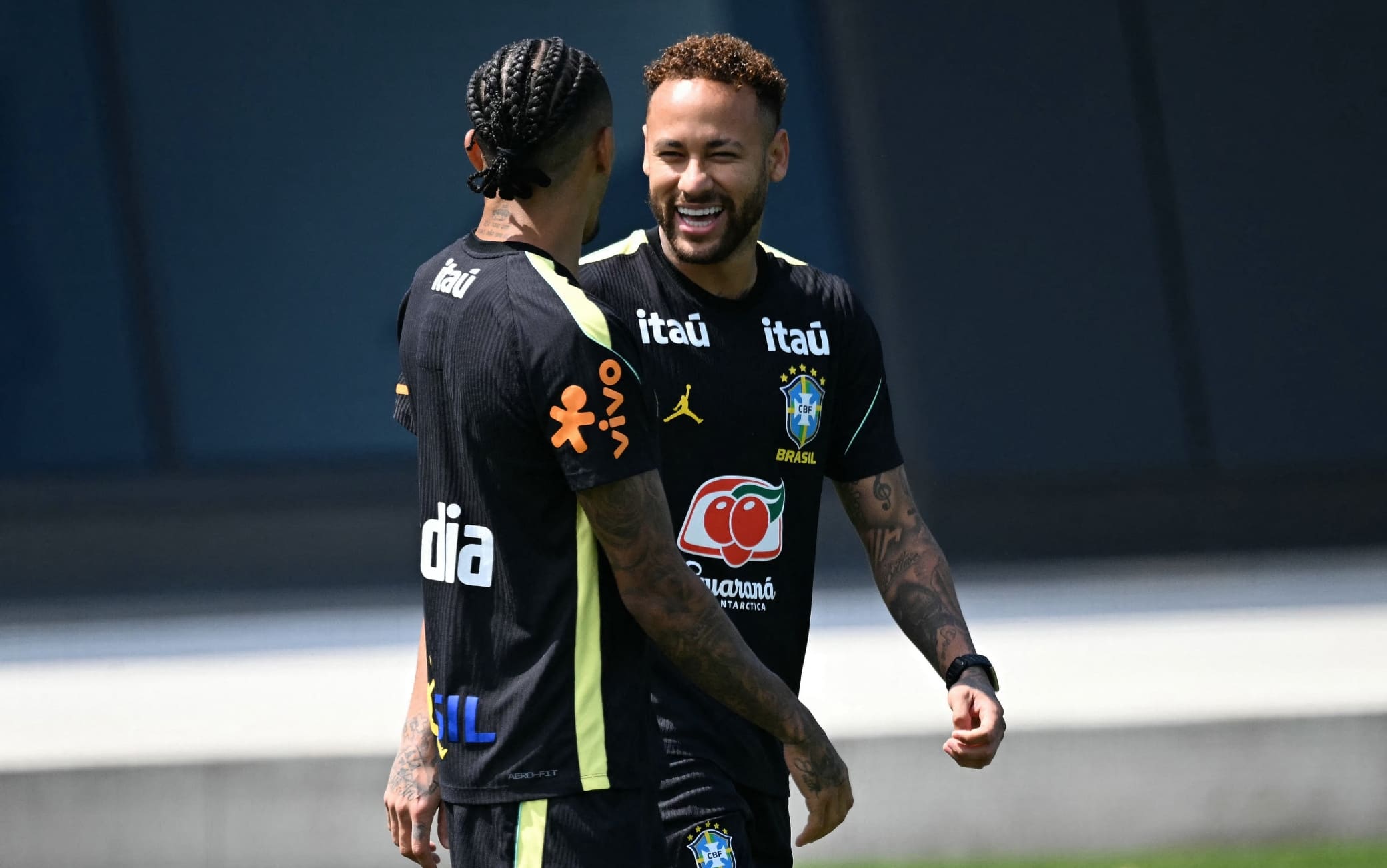 Brasile, si ferma Raphina per infortunio. Ma Ancelotti recupera Neymar per la Scozia