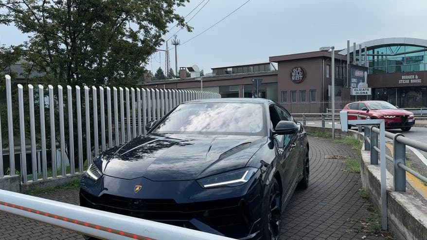 Sassuolo, l'arrivo di Sebastiano Esposito per le visite