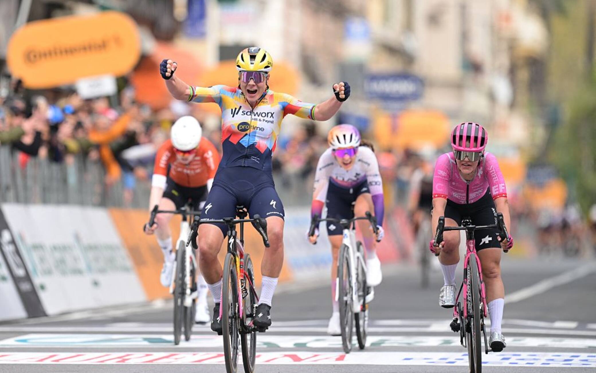 Milano-Sanremo donne: vince Kopecky, terza Gasparrini. Brutta caduta per Silvestri