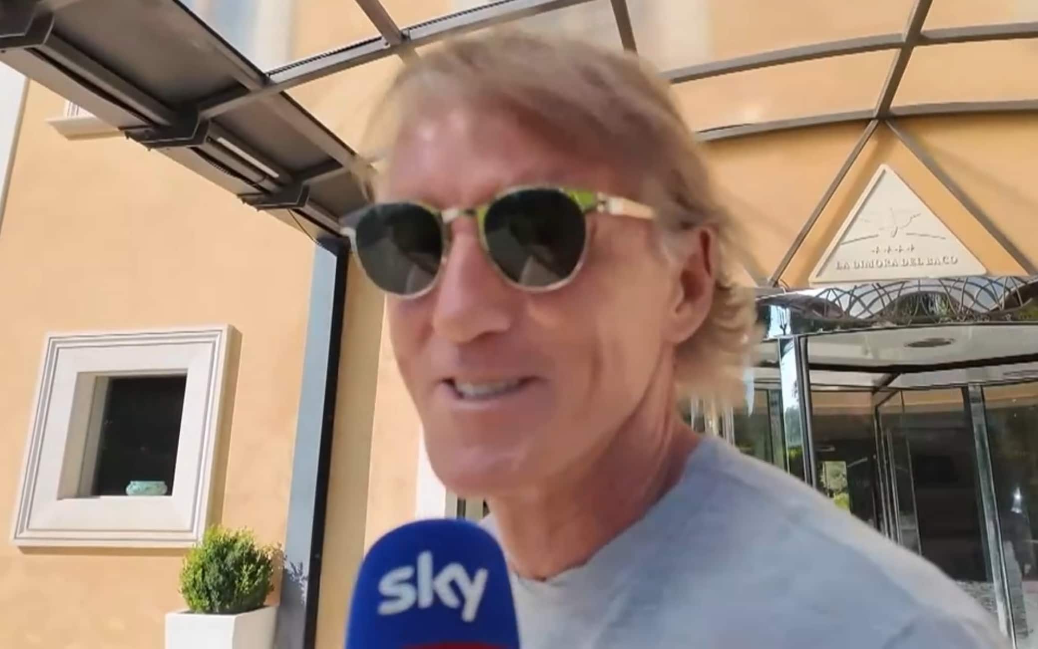 Mancini dribbla la domanda sul futuro della Nazionale: "Io Ct? Di cantanti o politici?"