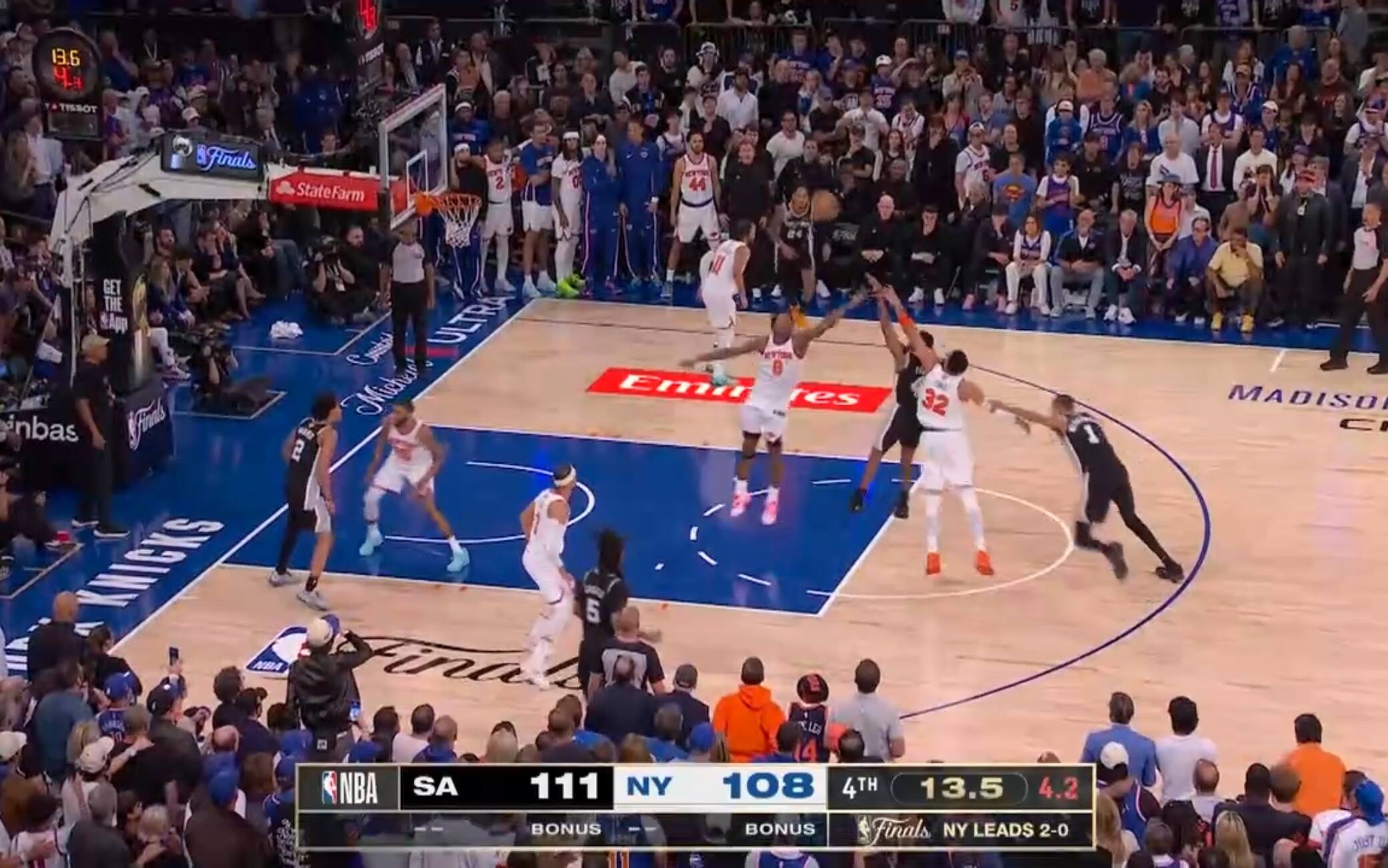  Fox gela New York: il canestro decisivo in gara-3 di Knicks Spurs alle NBA Finals