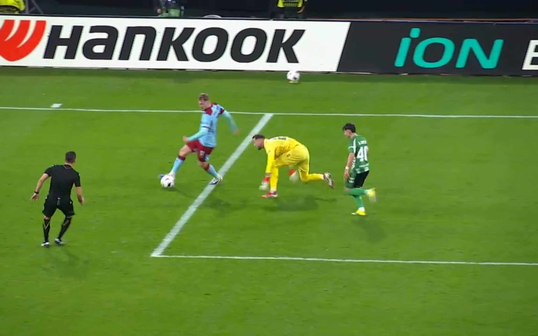 Guarda cosa combinano gli ex Serie A Tengstedt e Pau Lopez…