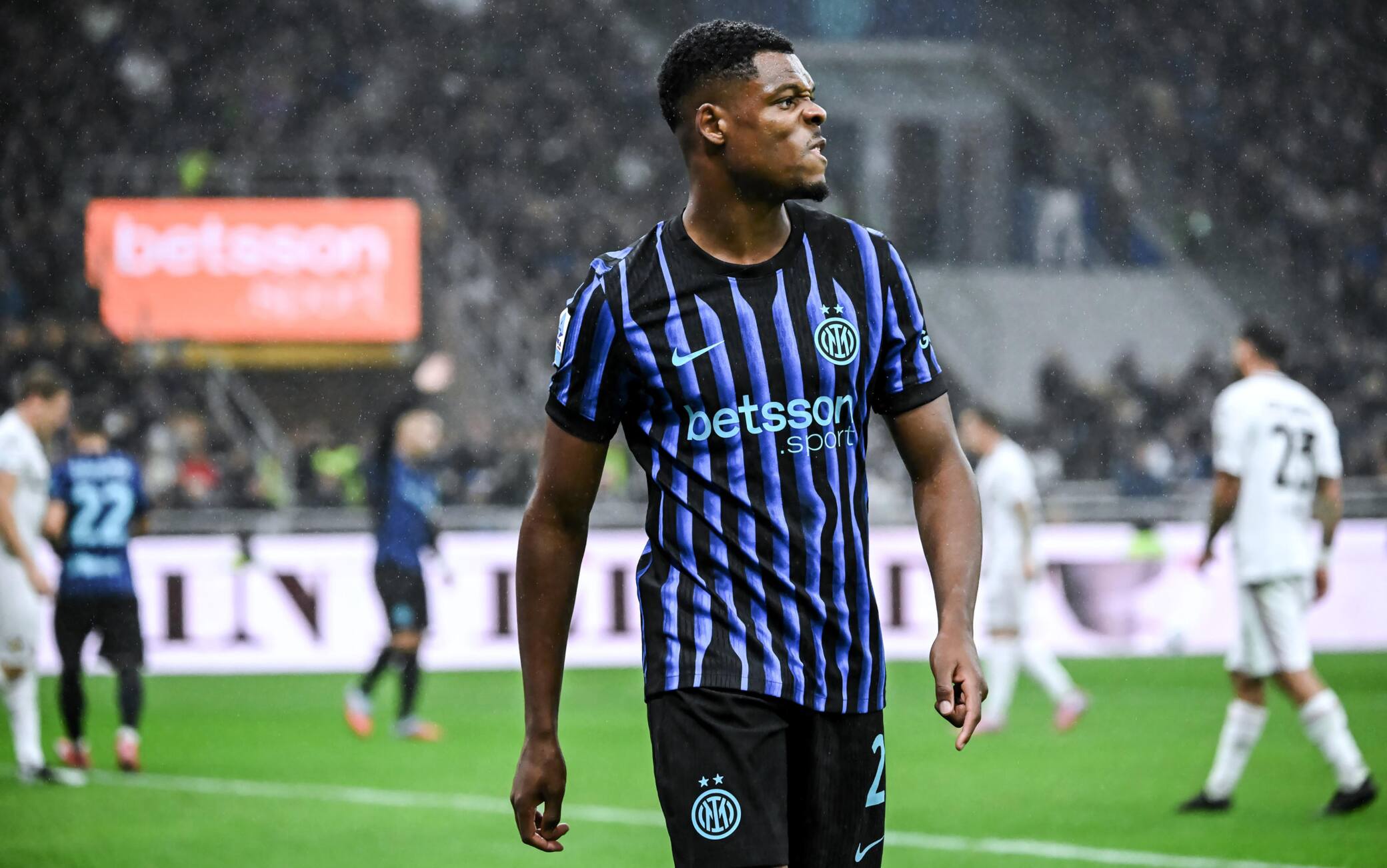 Inter, Dumfries piace al Liverpool. Frattesi valuta l'offerta del Nottingham Forest