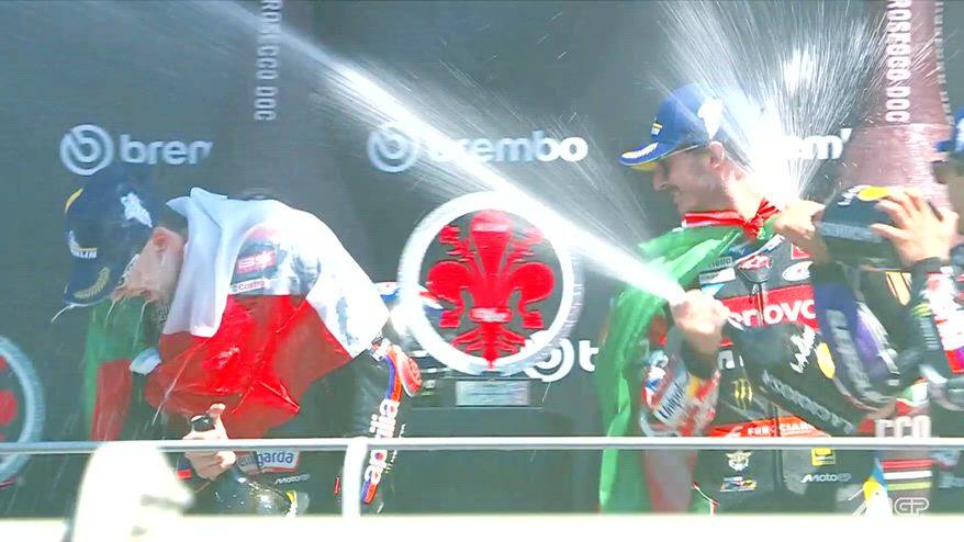 Bezzecchi vince al Mugello: gli "Happy moments" del weekend