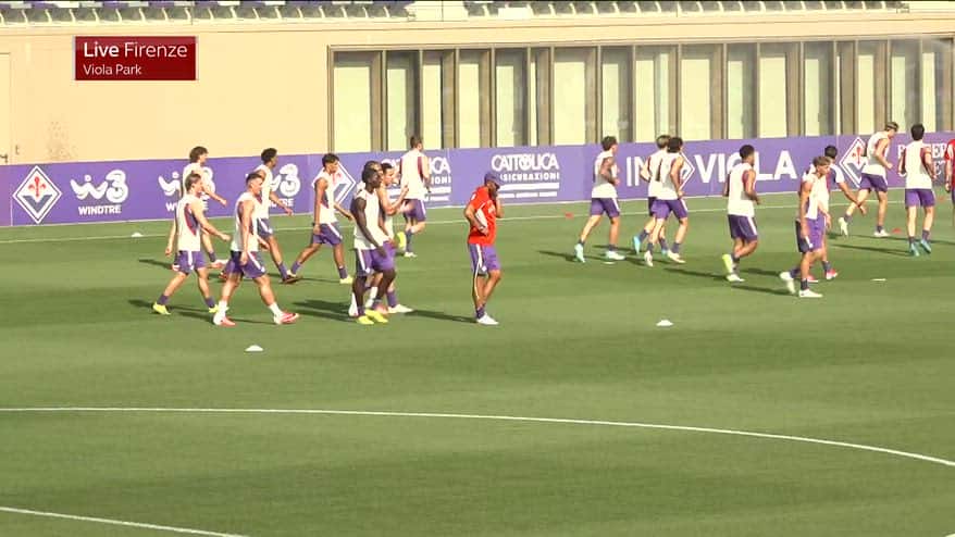 Primo giorno di ritiro per la Fiorentina tra campo e mercato