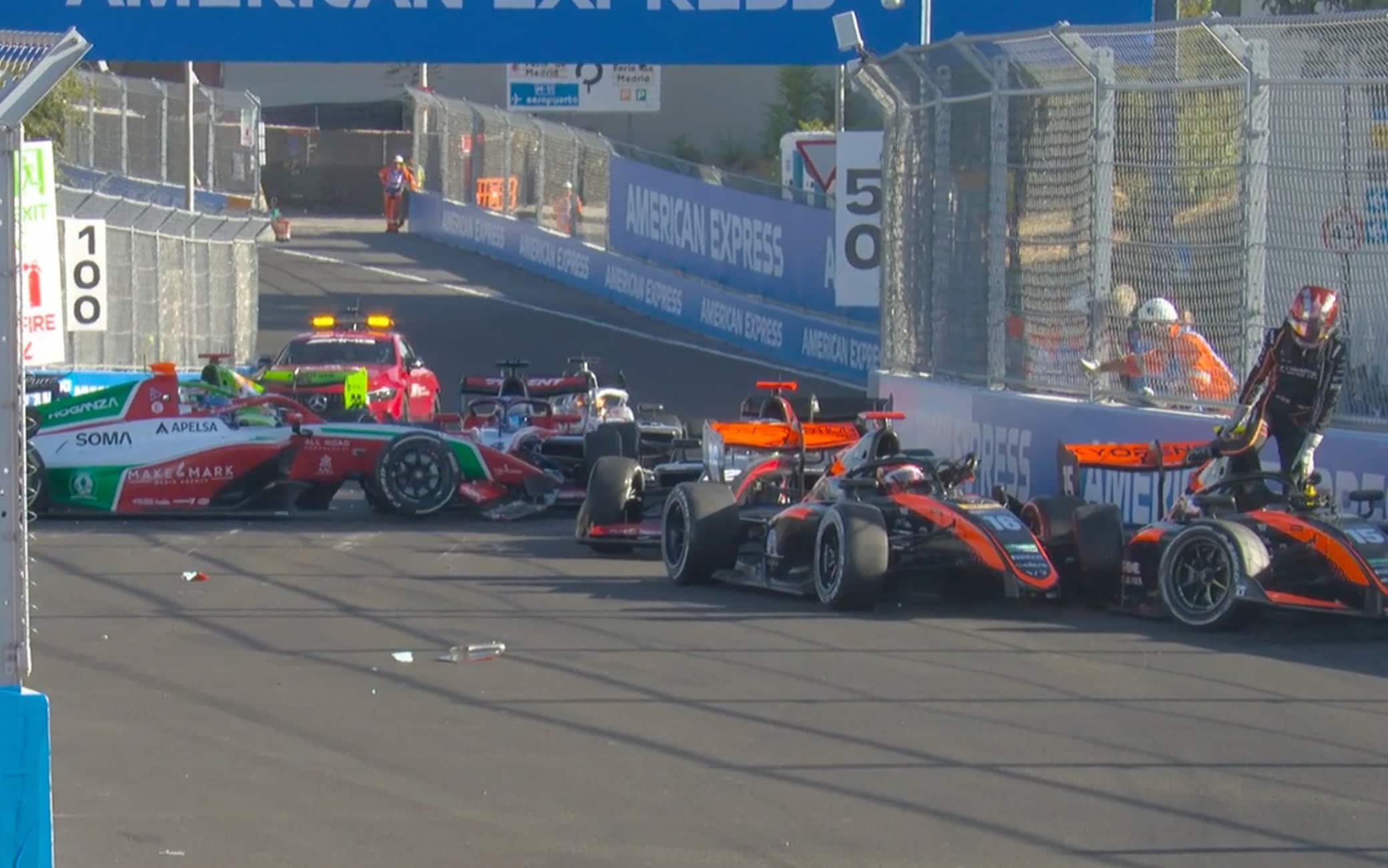 F3, violento tamponamento a catena in Formula 3: decolla una vettura. FOTO e VIDEO