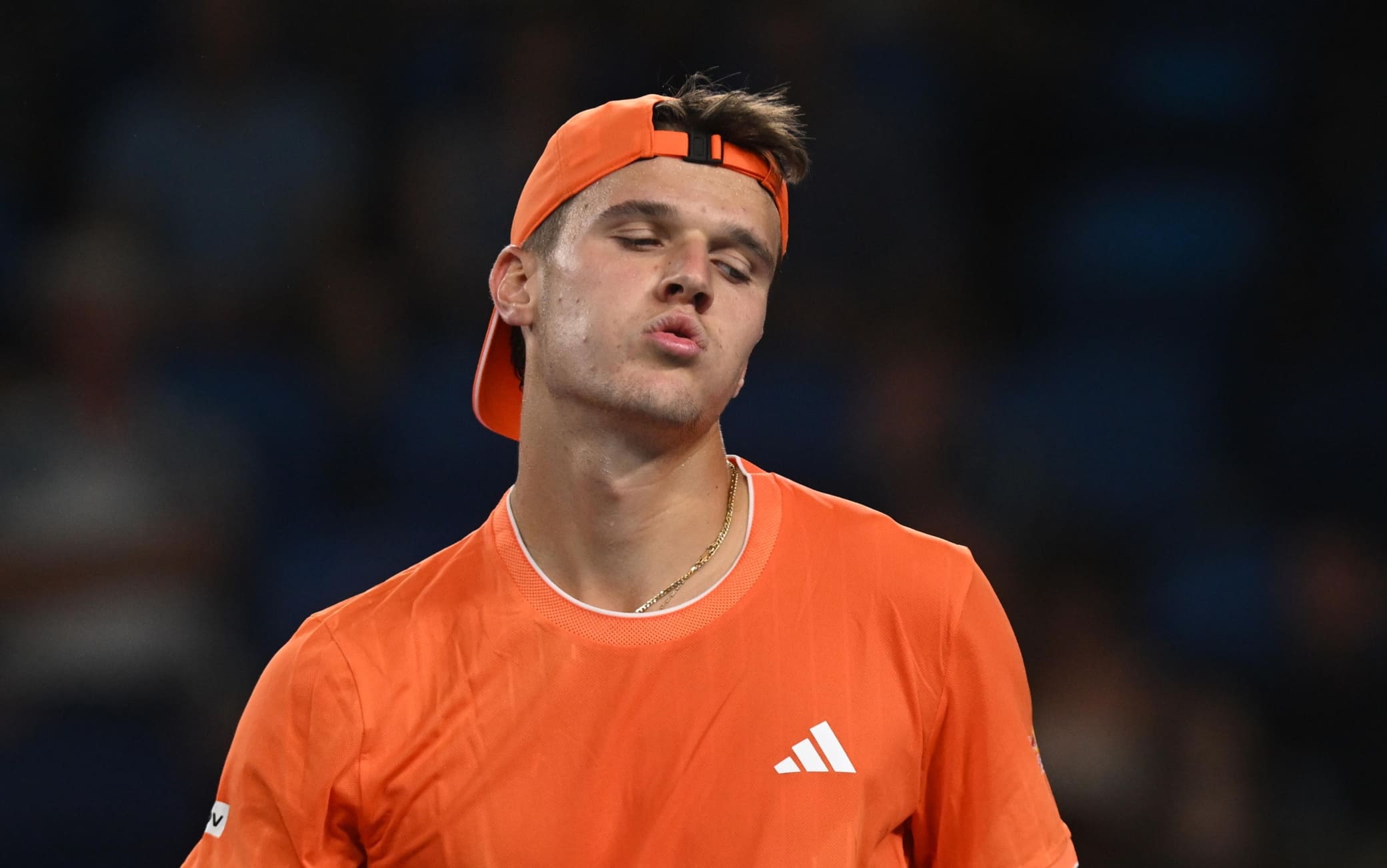 Mensik si ritira, Djokovic ai quarti degli Australian Open senza giocare