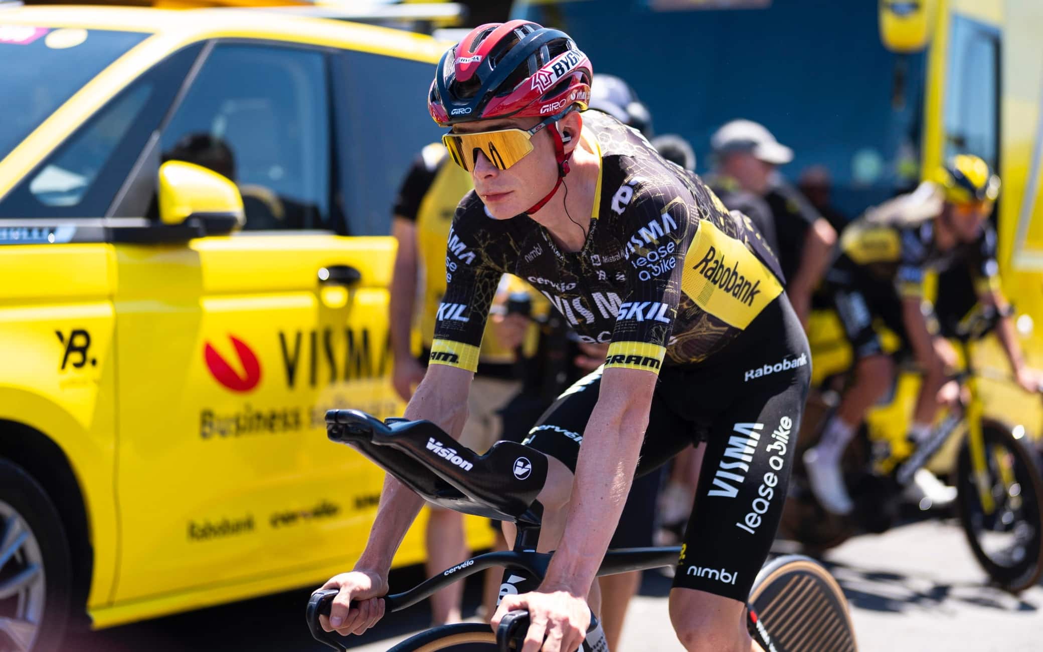 Tour de France, Vingegaard cade ed è costretto al ritiro: le news