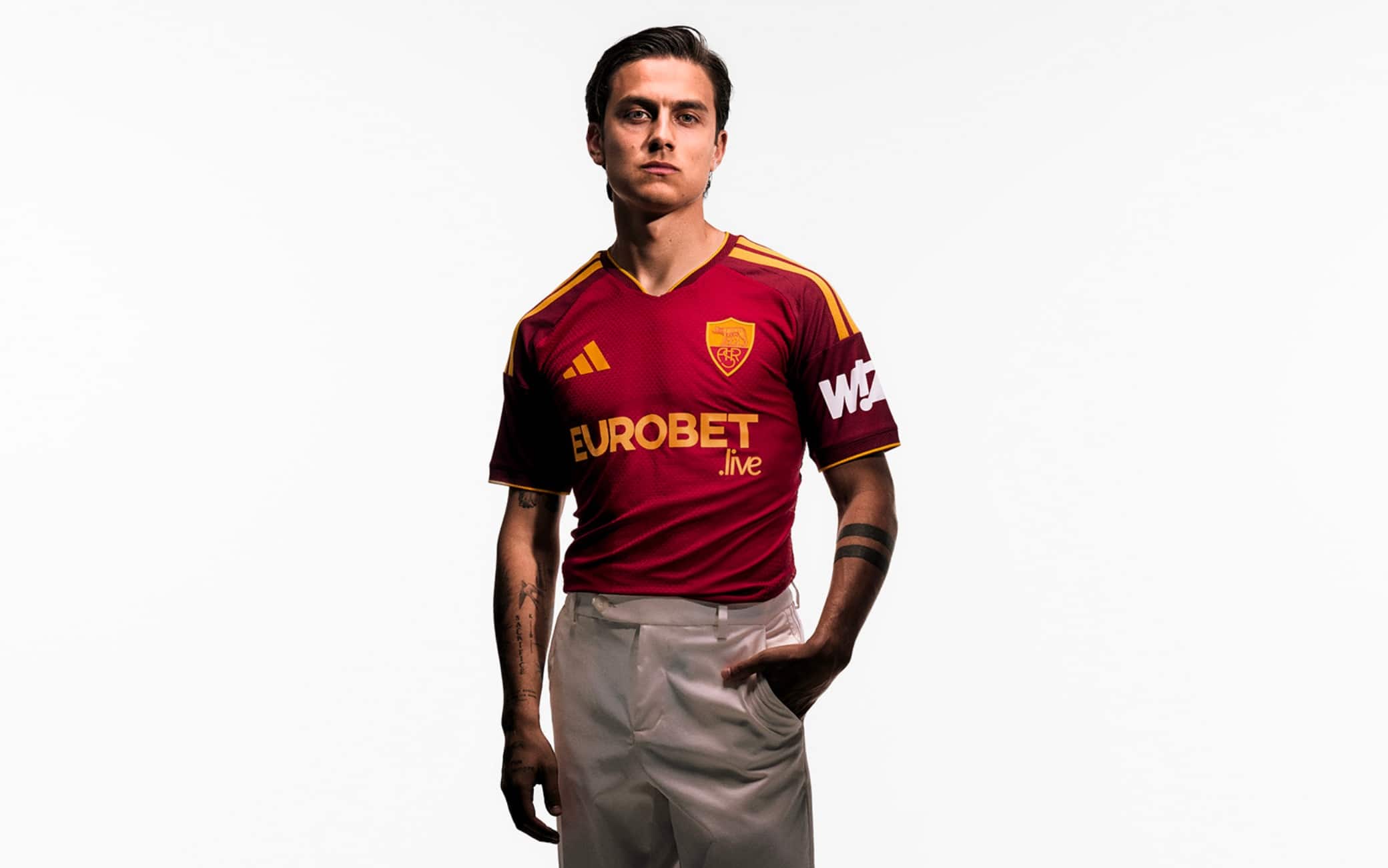 Roma, presentata la prima maglia per la stagione 2026-2027. Le FOTO