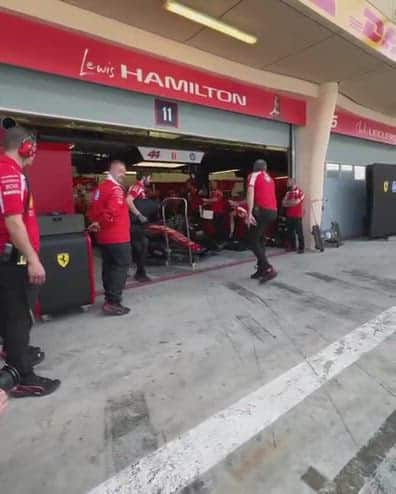 Hamilton in pista: via ai test della Ferrari