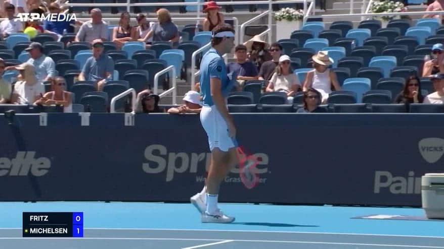 Cincinnati, Fritz rompe la racchetta dopo un game