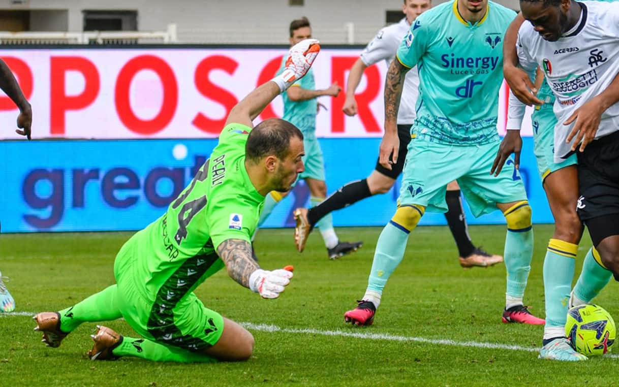 Simone Perilli, chi è il portiere che ha debuttato in Spezia-Verona ...