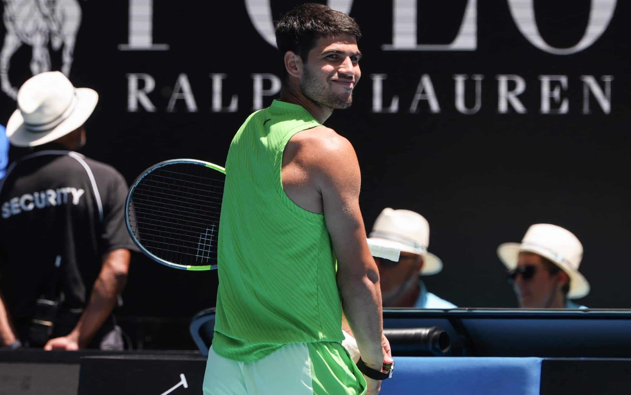 Australian Open, l'arbitro fa togliere il braccialetto ad Alcaraz: cos'è