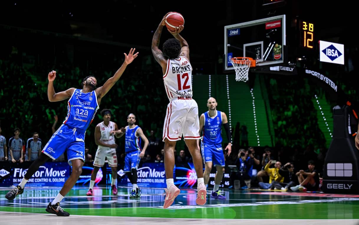 https://sport.sky.it/assets/images/0c28bb55a39f1821398c07bd921967273b4e2a3e/skysport/it/basket/serie-a/video/2026/02/21/armoni-brooks-rovente-le-sue-5-triple-contro-brescia-1076406/armoni_triple.jpg?im=Resize,width=1218
