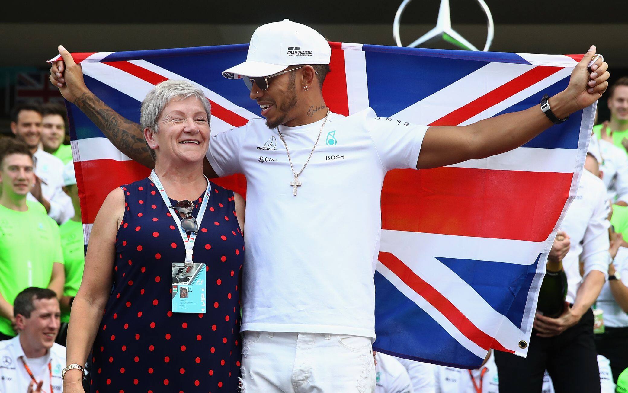 Hamilton insieme alla madre Carmen Larbalestier
