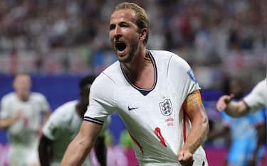 epa13078539 Harry Kane of England celebrates after scoring the 2-1 lead during the FIFA World Cup 2026 Round of 32 match England against Democratic Republic of Congo, in Atlanta, USA, 01 July 2026.  EPA/CRISTOBAL HERRERA-ULASHKEVICH