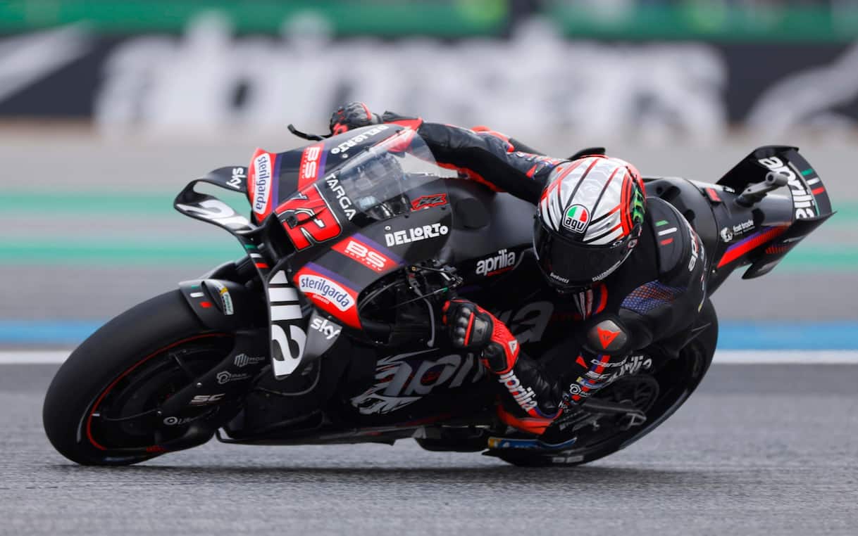 https://sport.sky.it/assets/images/0cdd33c297a22e873328ff46f1584cad88045e76/skysport/it/motori/motogp/lgp-detail-page/2026/granpremio-thailandia/live/pole-qualifiche/bezzecchi_aprilia_ansa_2.jpg?im=Resize,width=1218
