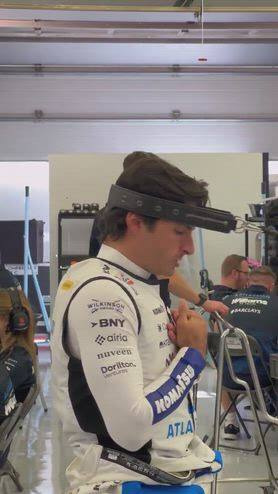 Come si riscalda Sainz: lavoro impressionante sul collo