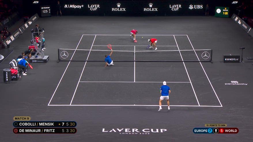 Laver Cup, Cobolli si procura match point... da terra!