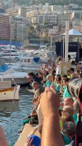 Kimi, tradizione rispettata: tuffo nel porto di Monte-Carlo!