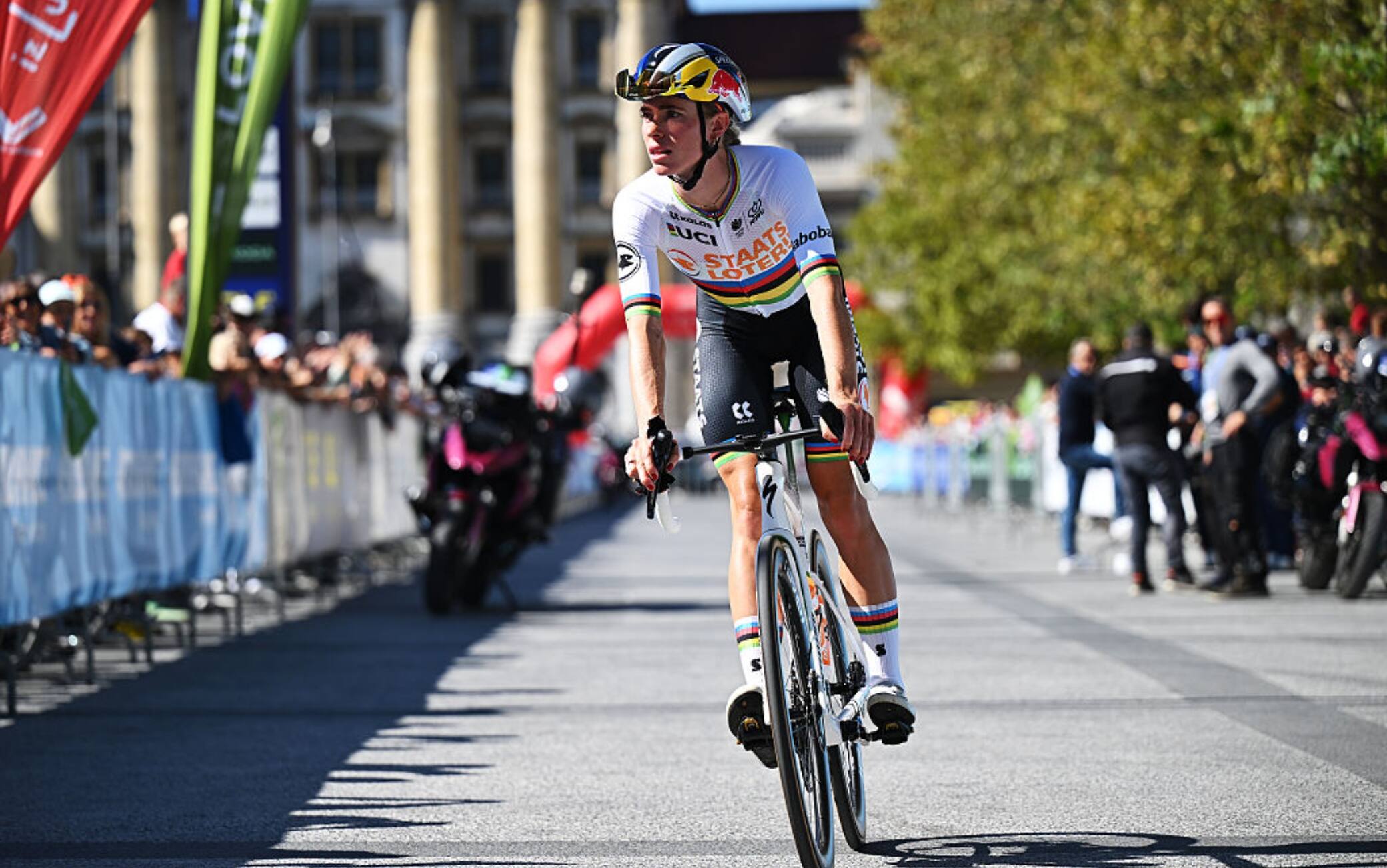 Ciclismo, Demi Vollering trionfa agli Europei: Elisa Longo Borghini è quarta