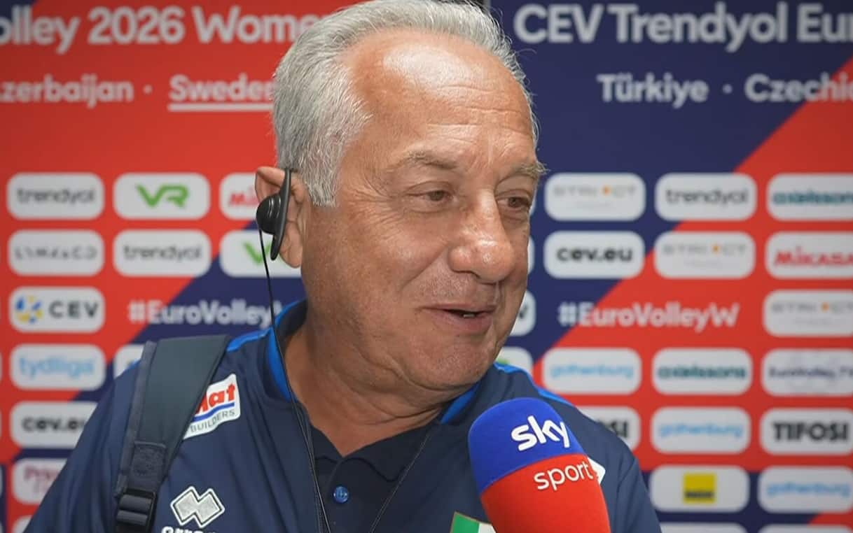 https://sport.sky.it/assets/images/0e5d4c4cd9ce609b0051577257ee38e95b1766fa/skysport/it/volley/video/2026/08/26/velasco-italia-volley-intervista-video-1120033/velasco_4.jpg?im=Resize,width=1218