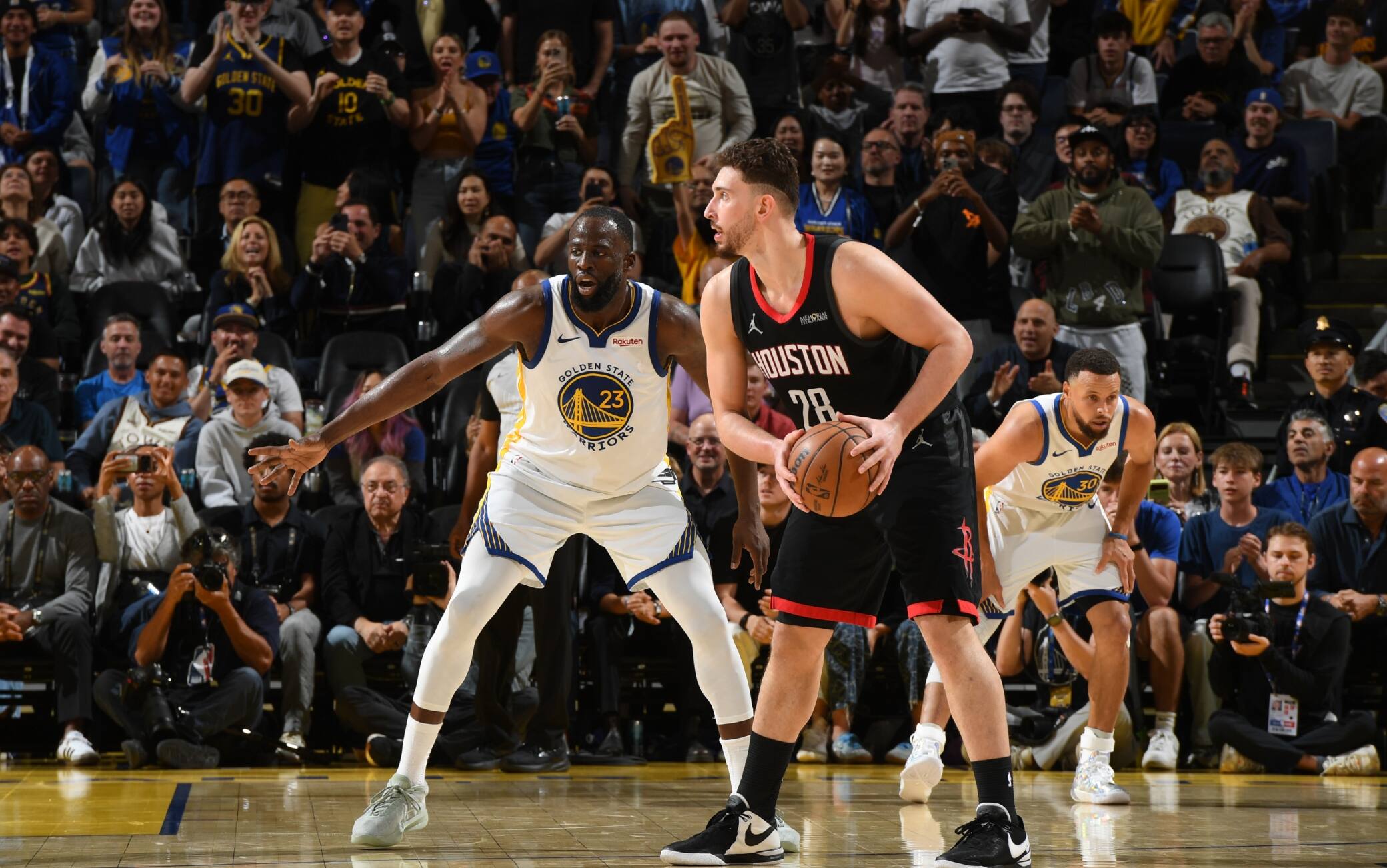  NBA, i risultati della notte: Houston passa a Golden State, i Lakers vanno ko a Dallas