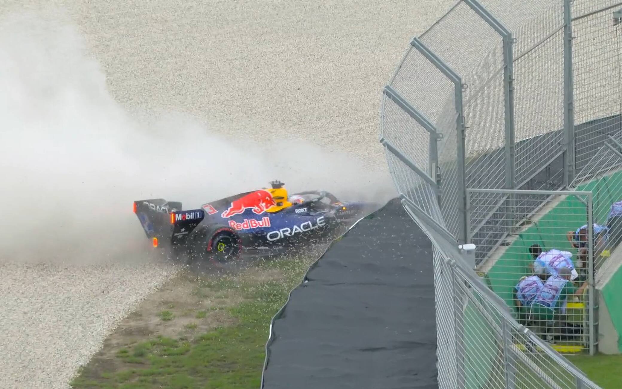 Verstappen, incidente nel Q1 delle qualifiche del GP d'Australia. FOTO E VIDEO