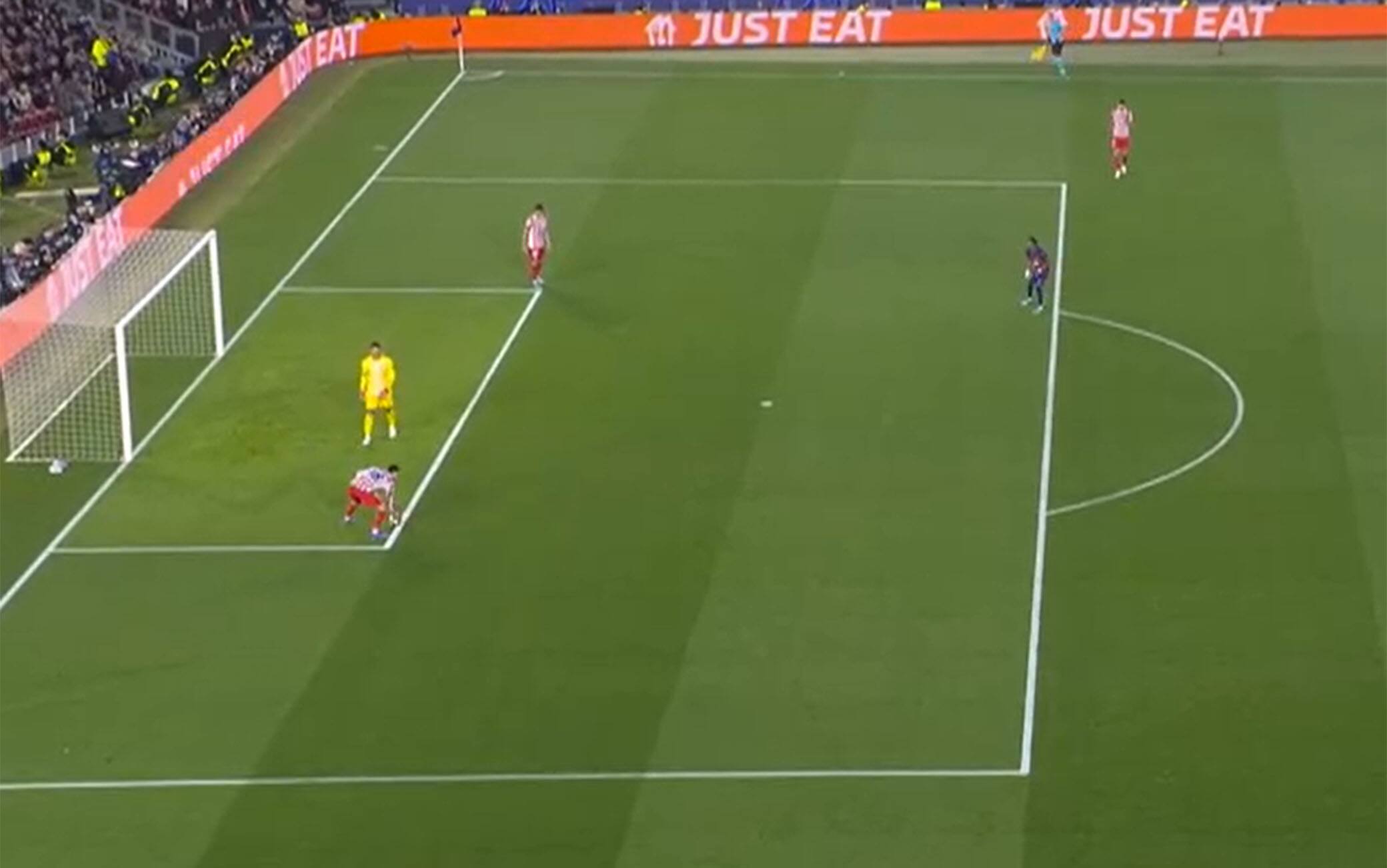Barcellona-Atletico Madrid: Musso, Pubill e il passaggio col 'giallo'. Era rigore? VIDEO
