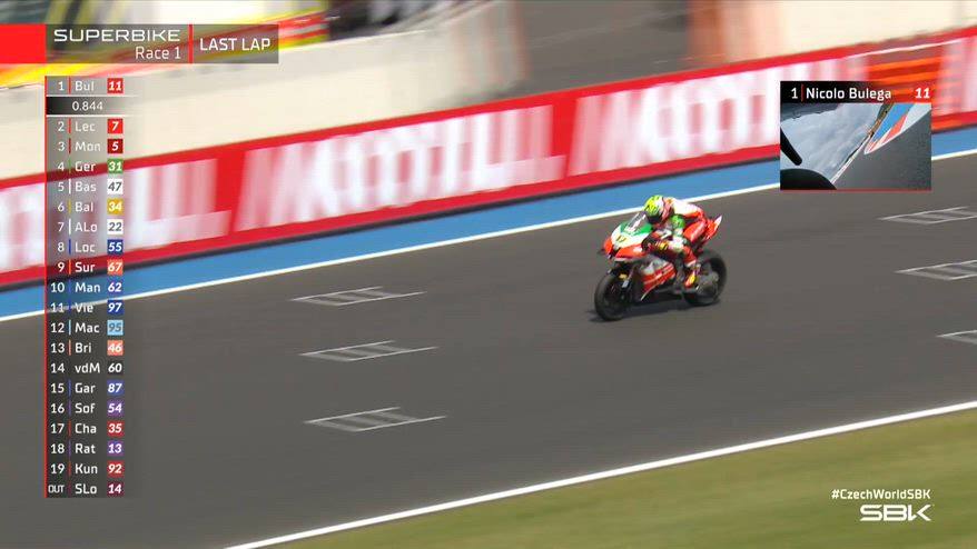 Sbk, Bulega vince gara 1: l'ultimo giro a Most