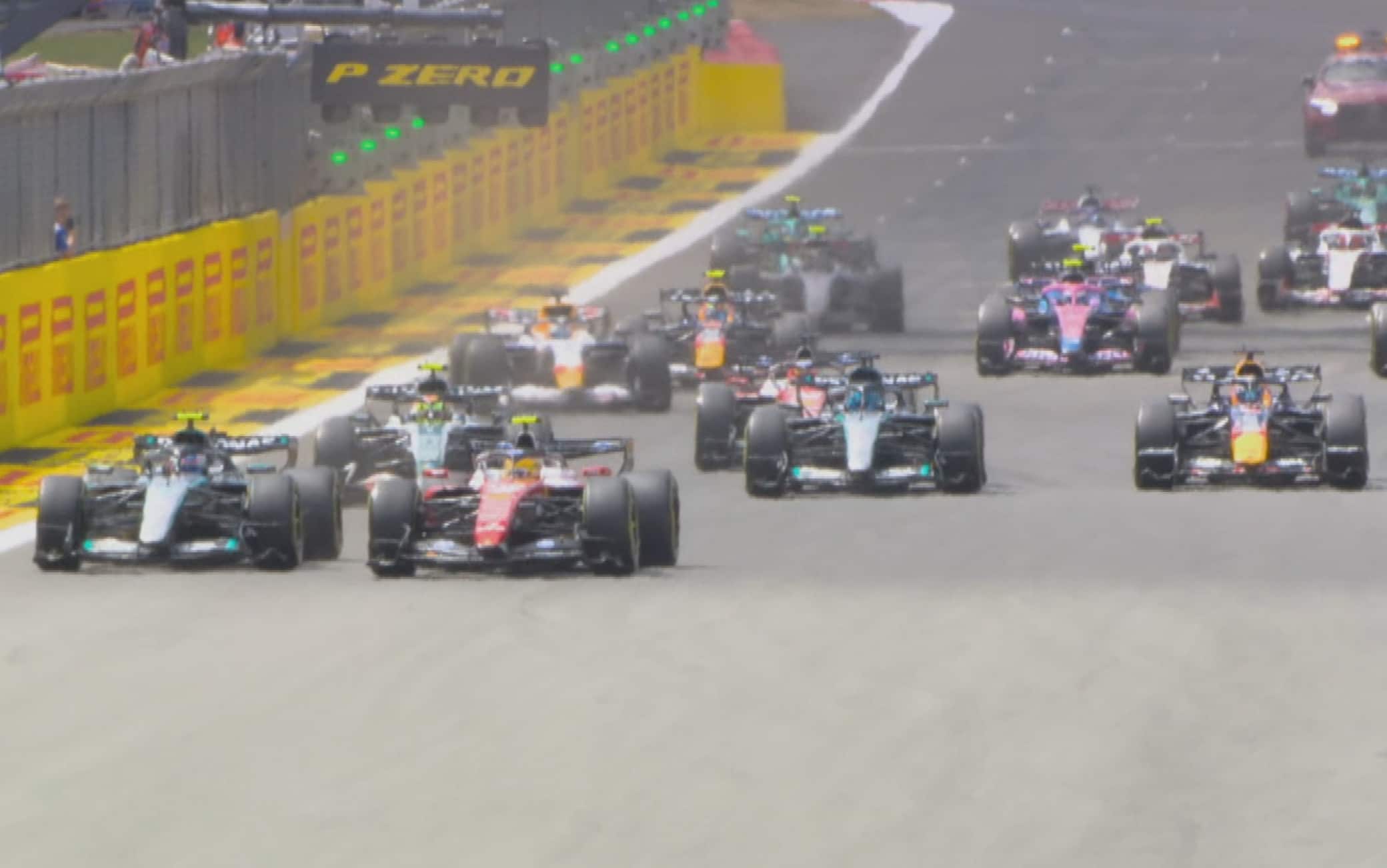 F1, la partenza e il primo giro della Sprint a Silverstone. VIDEO