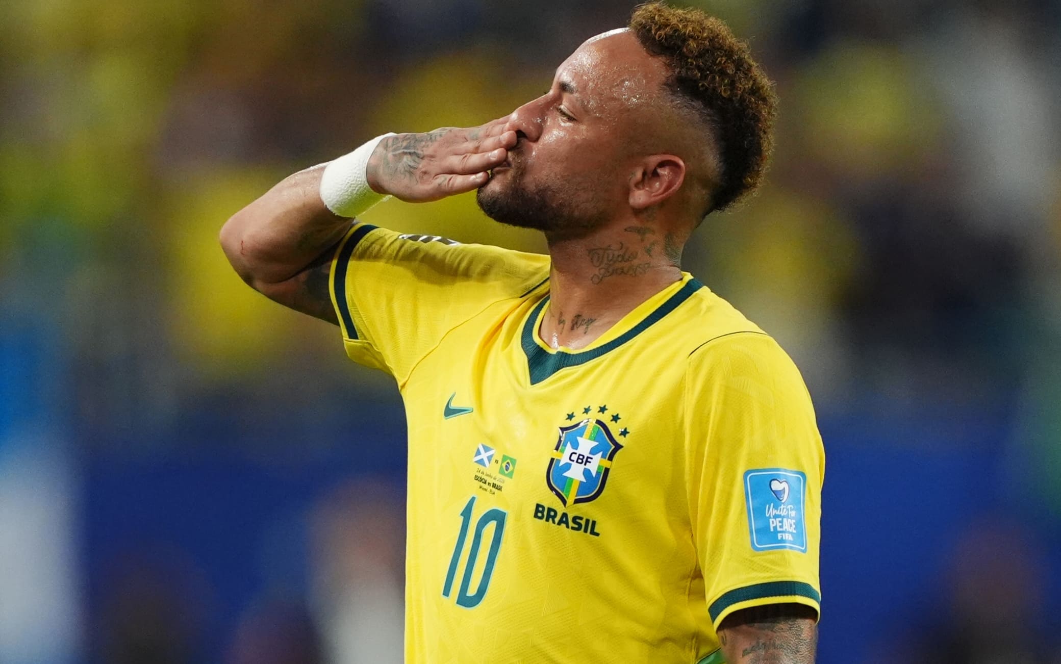 Scozia-Brasile, la partita di Neymar: ovazione e lacrime. LE FOTO